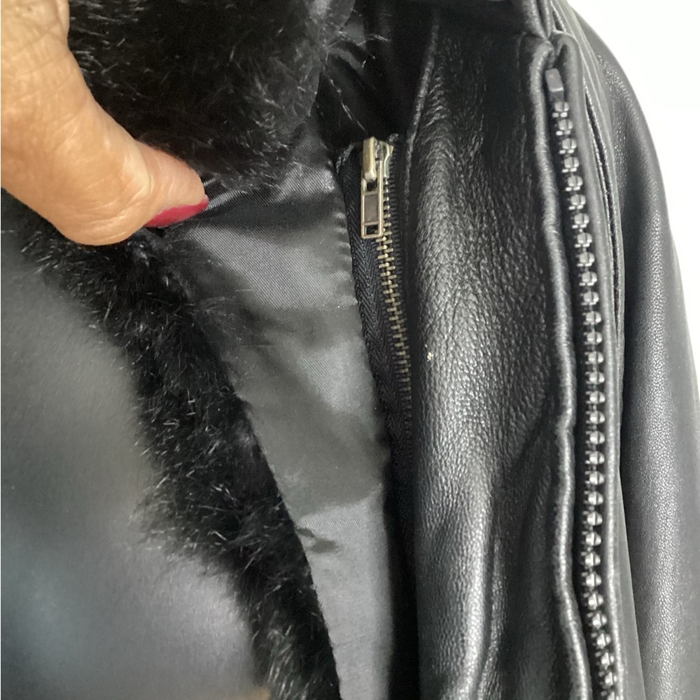 Vintage Black Genuine Leather Jacket with Genuine Opossum Fur Trim Insert L - Picture 8 of 16